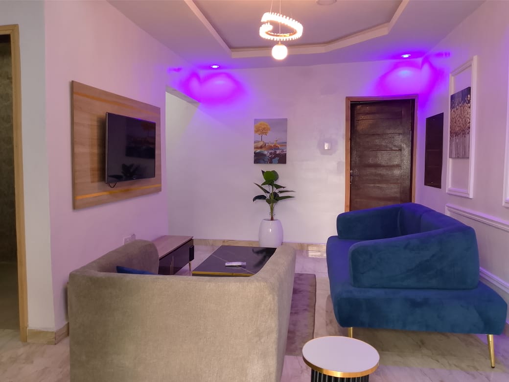 Luxe 4 – 2-bed NAS Luxe apartment living room